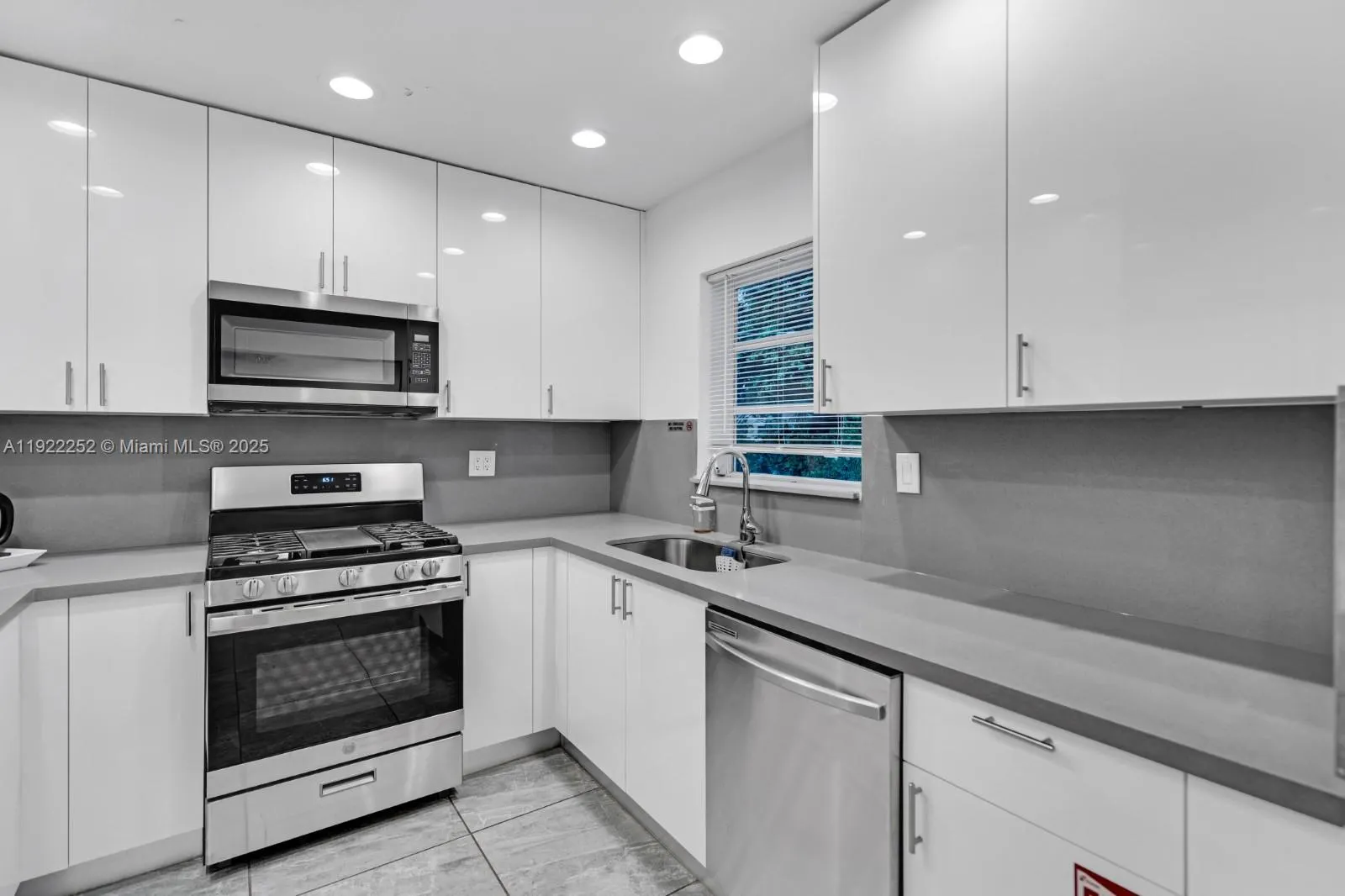 1165 Sw 4th Ter, Pompano Beach, Florida 33060, Pompano Beach, Florida 33060, 4 Bedrooms Bedrooms, ,3 BathroomsBathrooms,Residential,For Sale,1165 Sw 4th Ter, Pompano Beach, Florida 33060,A11922252