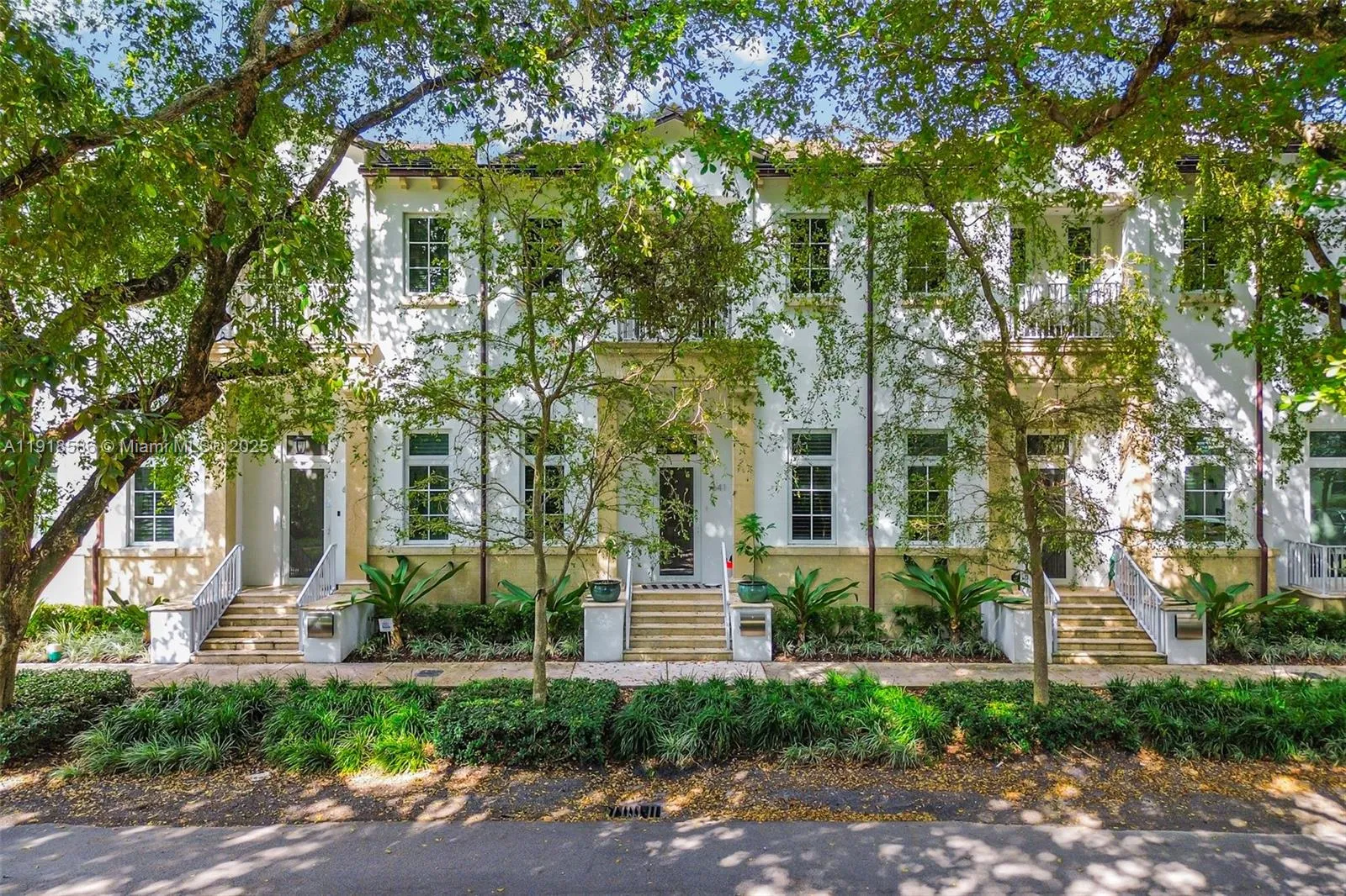 641 Santander Ave 3, Coral Gables, Florida 33134, Coral Gables, Florida 33134, 3 Bedrooms Bedrooms, ,3 BathroomsBathrooms,Residential,For Sale,641 Santander Ave 3, Coral Gables, Florida 33134,A11918586