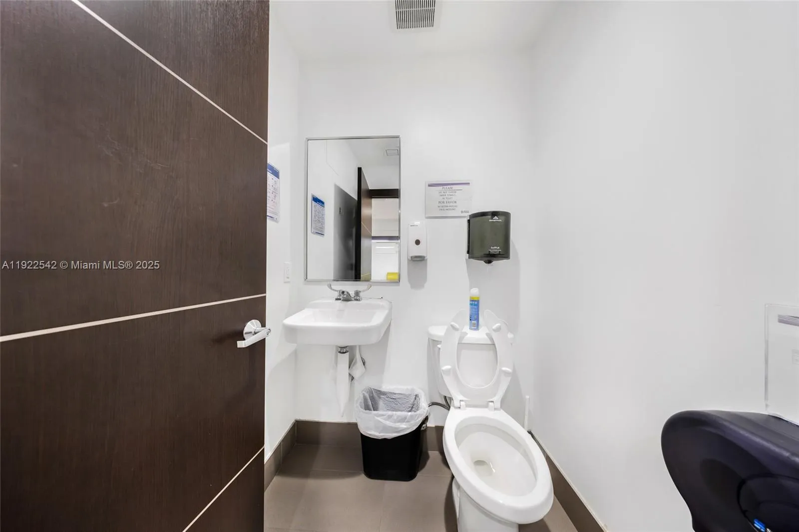 21 W 49th St, Hialeah, Florida 33012, Hialeah, Florida 33012, ,Commercial Lease,For Rent,21 W 49th St, Hialeah, Florida 33012,A11922542