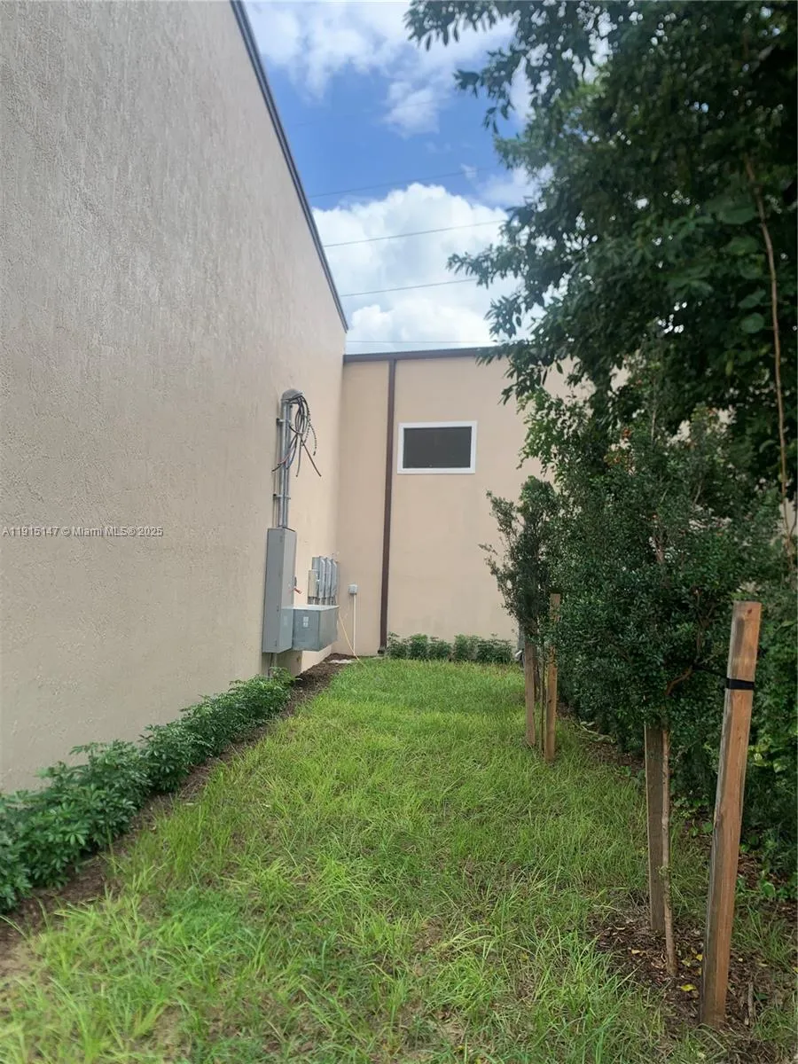 684 Sw 7th Ter, Dania Beach, Florida 33004, Dania Beach, Florida 33004, ,Commercial Lease,For Rent,684 Sw 7th Ter, Dania Beach, Florida 33004,A11915147