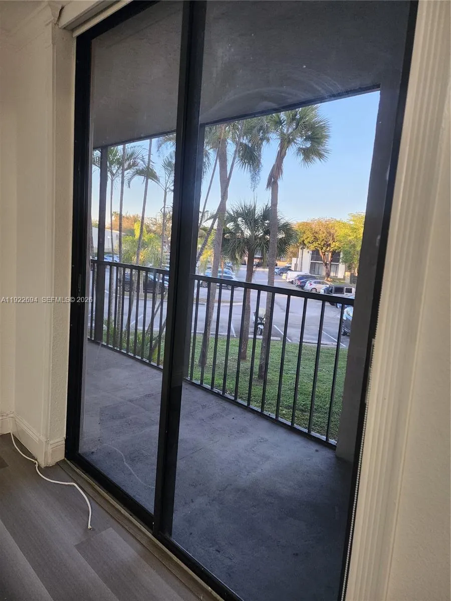 8075 Sw 107th Ave 215, Miami, Florida 33173, Miami, Florida 33173, 2 Bedrooms Bedrooms, ,2 BathroomsBathrooms,Residential Lease,For Rent,8075 Sw 107th Ave 215, Miami, Florida 33173,A11922694