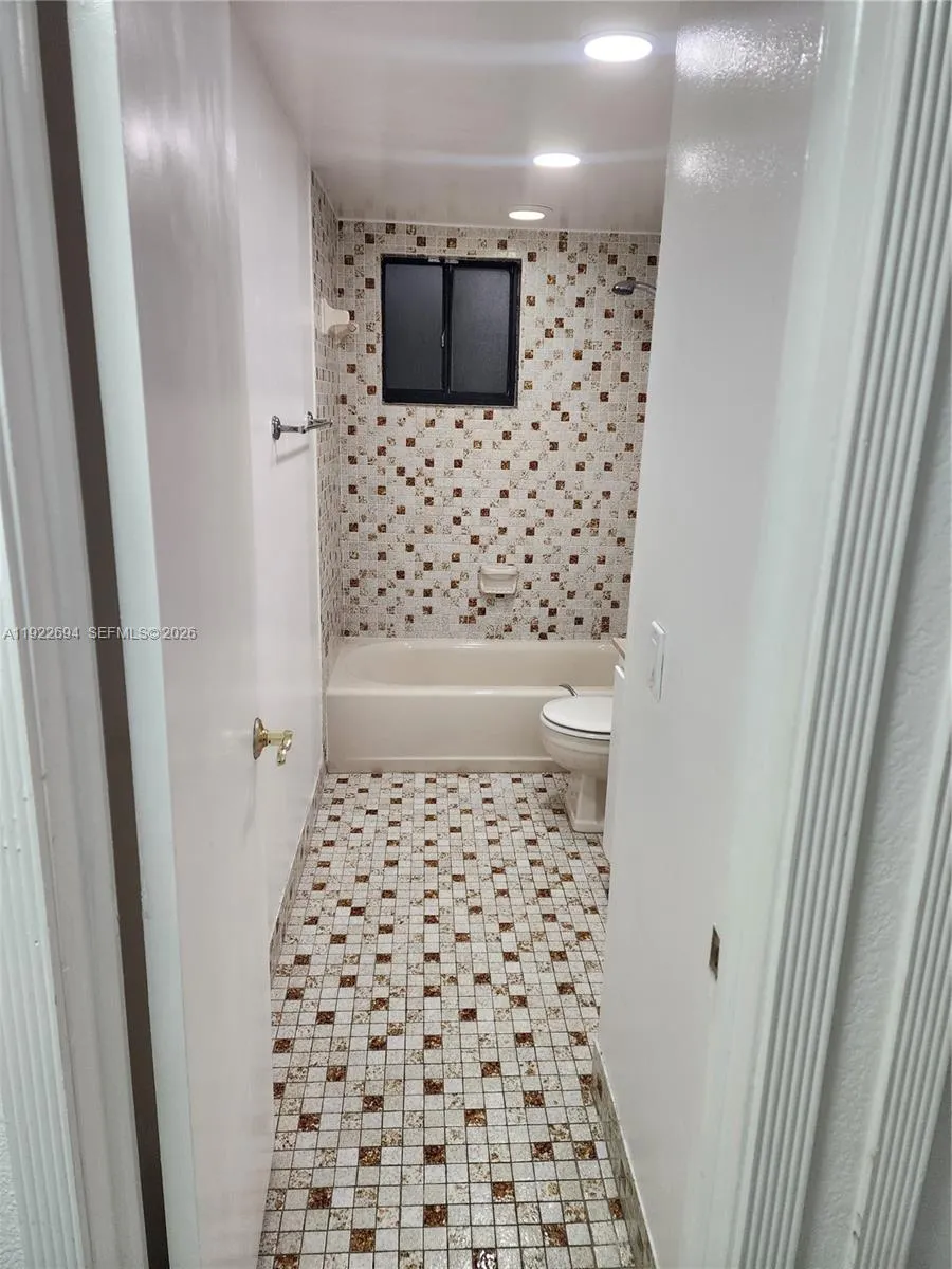 8075 Sw 107th Ave 215, Miami, Florida 33173, Miami, Florida 33173, 2 Bedrooms Bedrooms, ,2 BathroomsBathrooms,Residential Lease,For Rent,8075 Sw 107th Ave 215, Miami, Florida 33173,A11922694