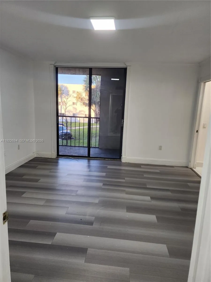 8075 Sw 107th Ave 215, Miami, Florida 33173, Miami, Florida 33173, 2 Bedrooms Bedrooms, ,2 BathroomsBathrooms,Residential Lease,For Rent,8075 Sw 107th Ave 215, Miami, Florida 33173,A11922694