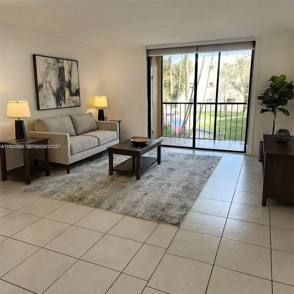 8075 Sw 107th Ave 215, Miami, Florida 33173, Miami, Florida 33173, 2 Bedrooms Bedrooms, ,2 BathroomsBathrooms,Residential Lease,For Rent,8075 Sw 107th Ave 215, Miami, Florida 33173,A11922694
