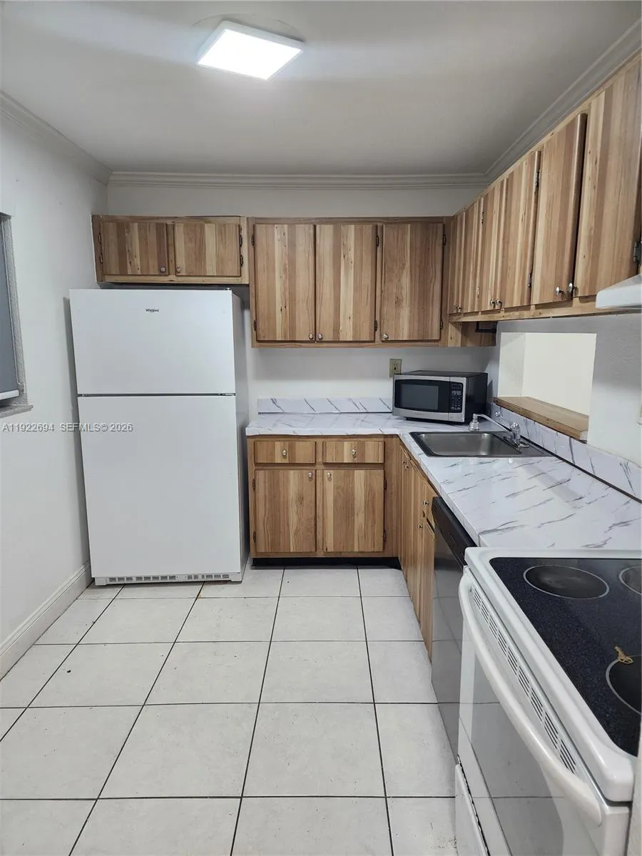 8075 Sw 107th Ave 215, Miami, Florida 33173, Miami, Florida 33173, 2 Bedrooms Bedrooms, ,2 BathroomsBathrooms,Residential Lease,For Rent,8075 Sw 107th Ave 215, Miami, Florida 33173,A11922694