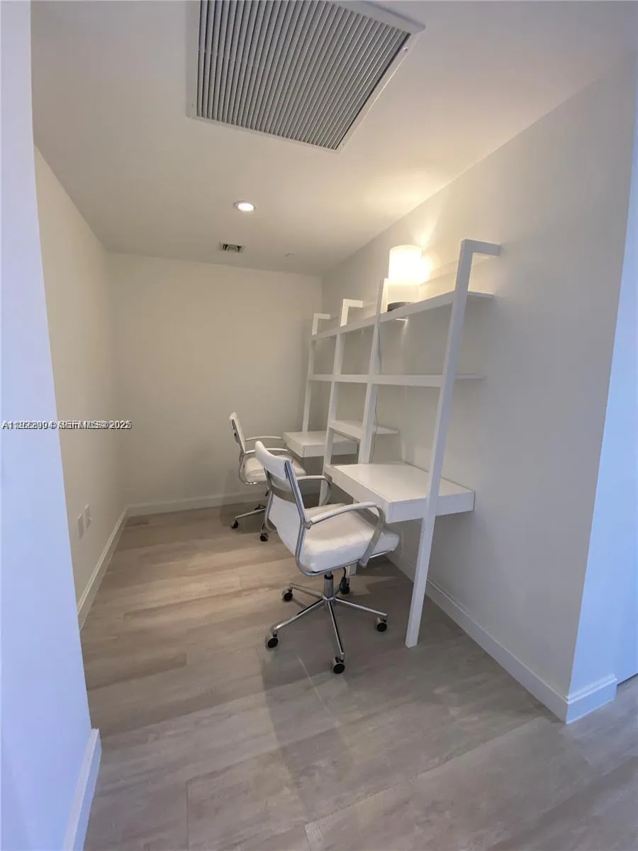55 Sw 9th St 3001, Miami, Florida 33130, Miami, Florida 33130, 2 Bedrooms Bedrooms, ,2 BathroomsBathrooms,Residential,For Sale,55 Sw 9th St 3001, Miami, Florida 33130,A11922904