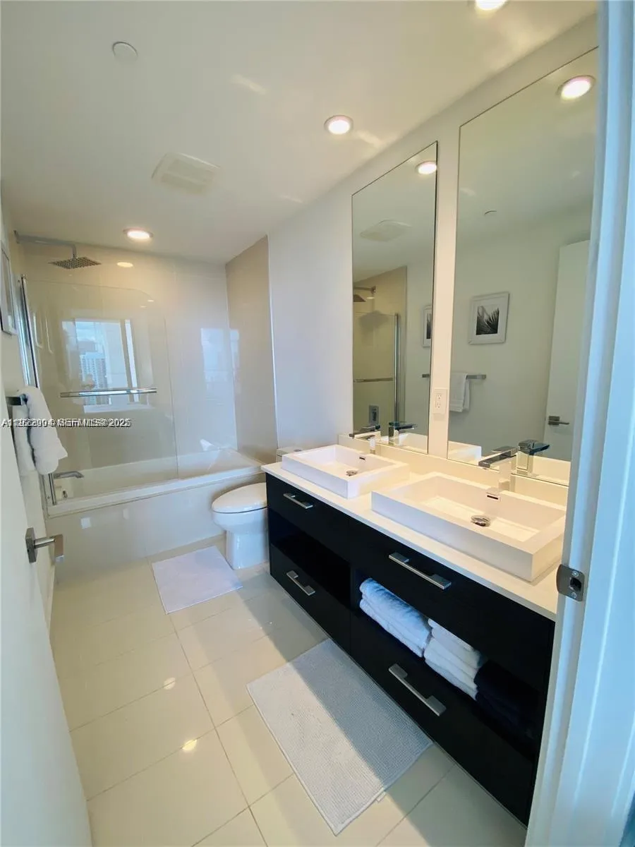 55 Sw 9th St 3001, Miami, Florida 33130, Miami, Florida 33130, 2 Bedrooms Bedrooms, ,2 BathroomsBathrooms,Residential,For Sale,55 Sw 9th St 3001, Miami, Florida 33130,A11922904