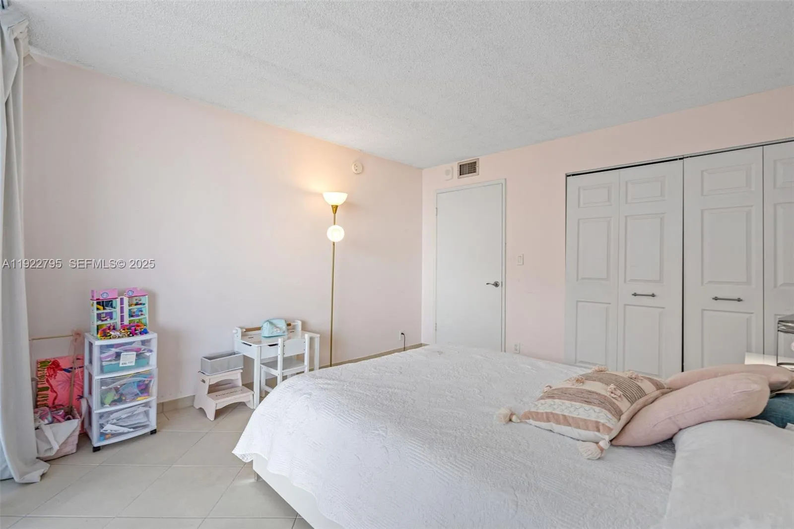 1865 Brickell Ave A1013, Miami, Florida 33129, Miami, Florida 33129, 2 Bedrooms Bedrooms, ,2 BathroomsBathrooms,Residential,For Sale,1865 Brickell Ave A1013, Miami, Florida 33129,A11922795