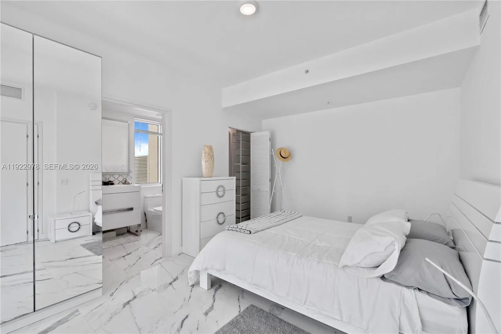 300 S Biscayne Blvd T-1411, Miami, Florida 33131, Miami, Florida 33131, 1 Bedroom Bedrooms, ,1 BathroomBathrooms,Residential Lease,For Rent,300 S Biscayne Blvd T-1411, Miami, Florida 33131,A11922978