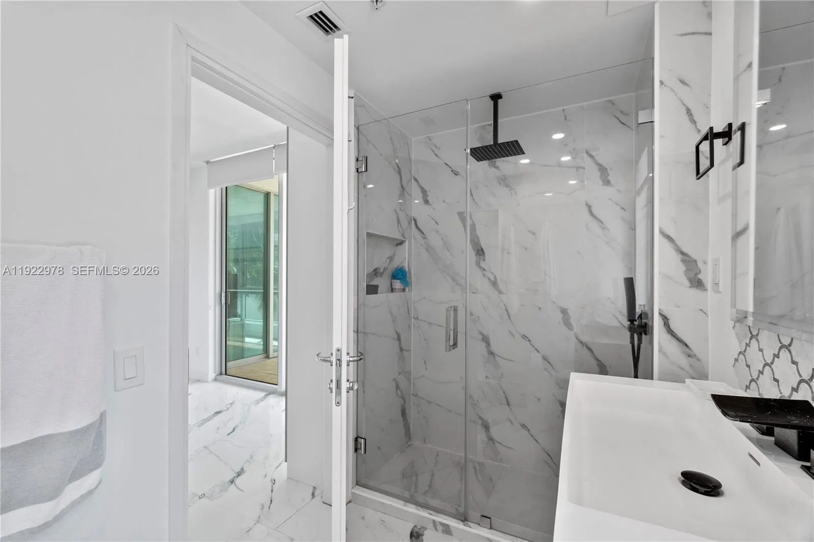 300 S Biscayne Blvd T-1411, Miami, Florida 33131, Miami, Florida 33131, 1 Bedroom Bedrooms, ,1 BathroomBathrooms,Residential Lease,For Rent,300 S Biscayne Blvd T-1411, Miami, Florida 33131,A11922978