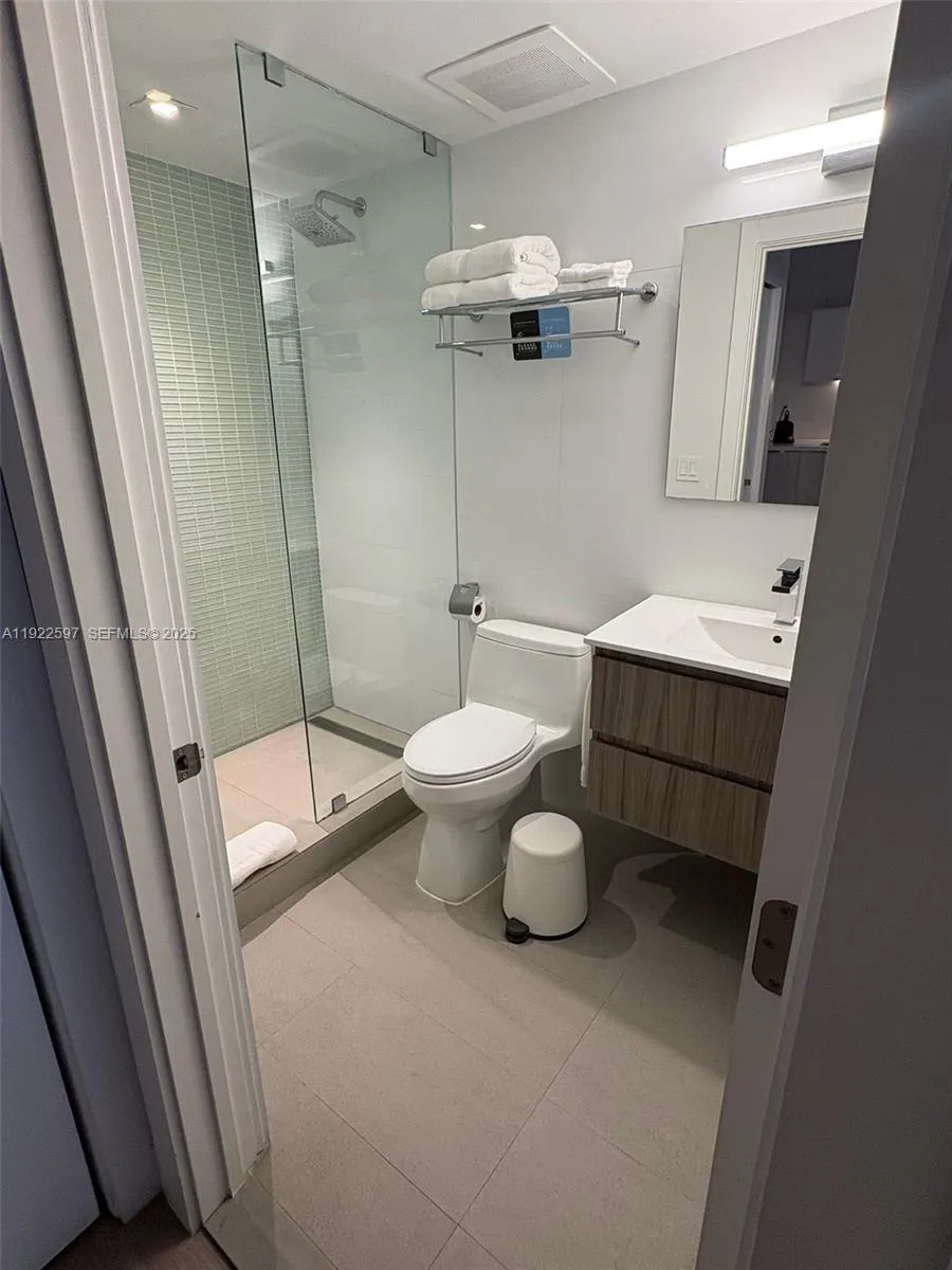 6080 Collins Ave 506, Miami Beach, Florida 33140, Miami Beach, Florida 33140, 1 Bedroom Bedrooms, ,1 BathroomBathrooms,Residential,For Sale,6080 Collins Ave 506, Miami Beach, Florida 33140,A11922597