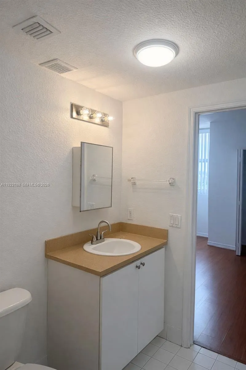 120 Sw 8th Ave 802, Miami, Florida 33130, Miami, Florida 33130, 1 Bedroom Bedrooms, ,1 BathroomBathrooms,Residential Lease,For Rent,120 Sw 8th Ave 802, Miami, Florida 33130,A11923188