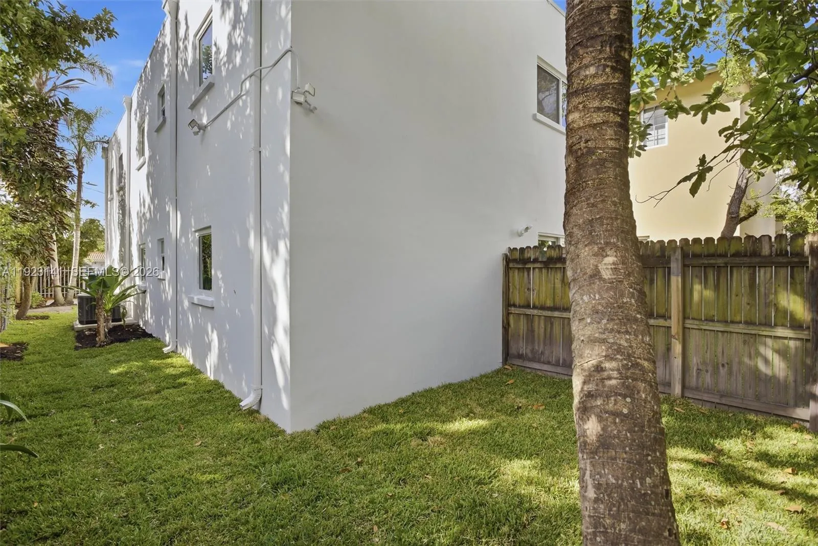 Backyard for Upstairs unit\r\n