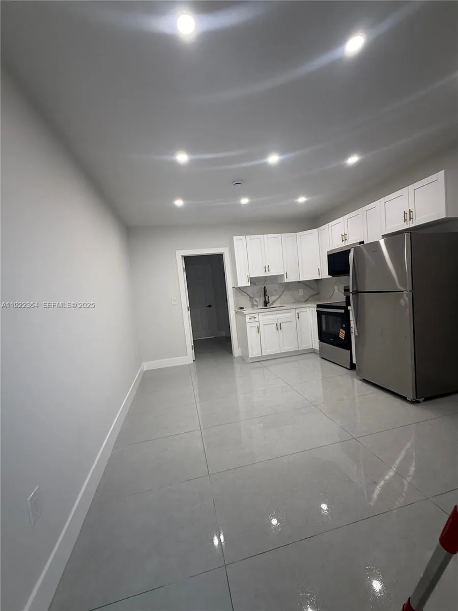 935 Jefferson Ave 4, Miami Beach, Florida 33139, Miami Beach, Florida 33139, 1 Bedroom Bedrooms, ,1 BathroomBathrooms,Residential Lease,For Rent,935 Jefferson Ave 4, Miami Beach, Florida 33139,A11922364