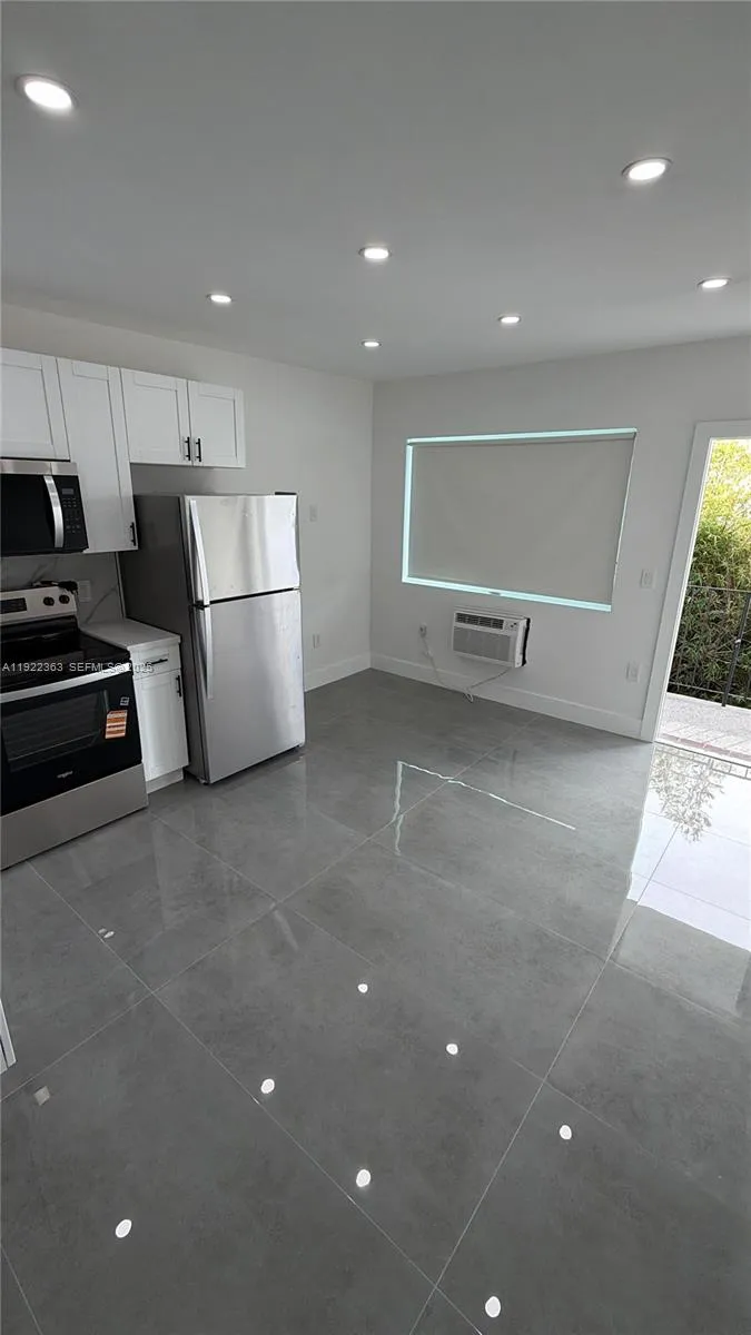 935 Jefferson Ave 12, Miami Beach, Florida 33139, Miami Beach, Florida 33139, 1 Bedroom Bedrooms, ,1 BathroomBathrooms,Residential Lease,For Rent,935 Jefferson Ave 12, Miami Beach, Florida 33139,A11922363