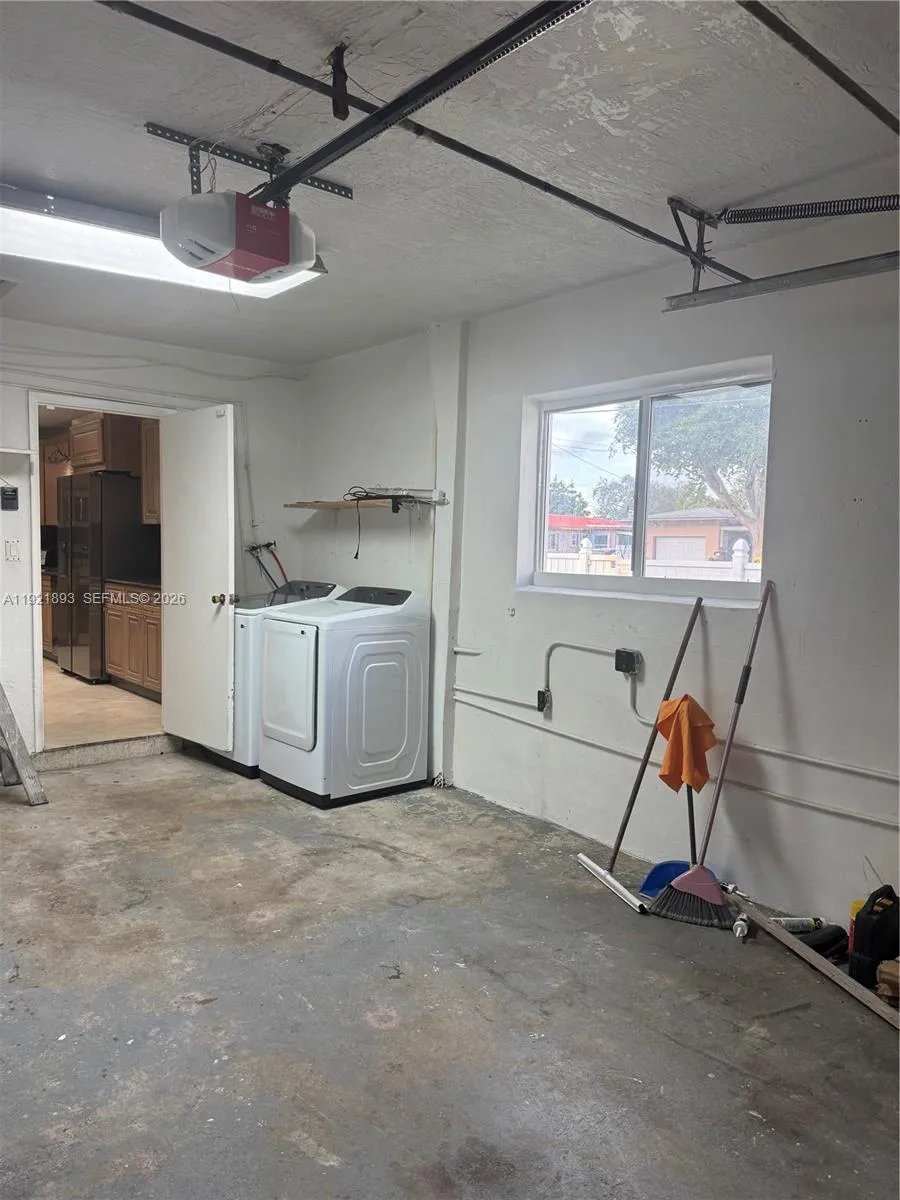 640 N 71st Ter, Hollywood, Florida 33024, Hollywood, Florida 33024, 3 Bedrooms Bedrooms, ,2 BathroomsBathrooms,Residential Lease,For Rent,640 N 71st Ter, Hollywood, Florida 33024,A11921893