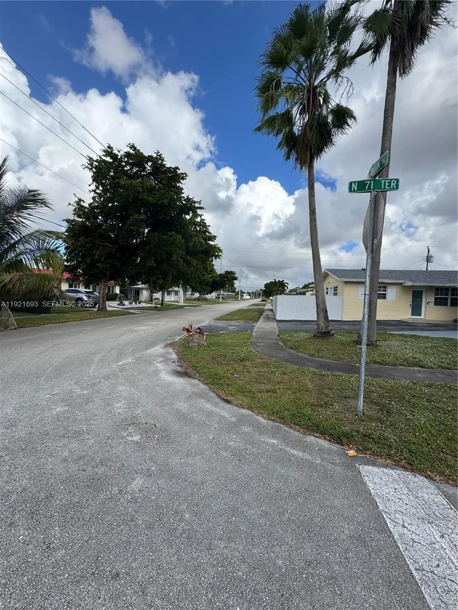 640 N 71st Ter, Hollywood, Florida 33024, Hollywood, Florida 33024, 3 Bedrooms Bedrooms, ,2 BathroomsBathrooms,Residential Lease,For Rent,640 N 71st Ter, Hollywood, Florida 33024,A11921893