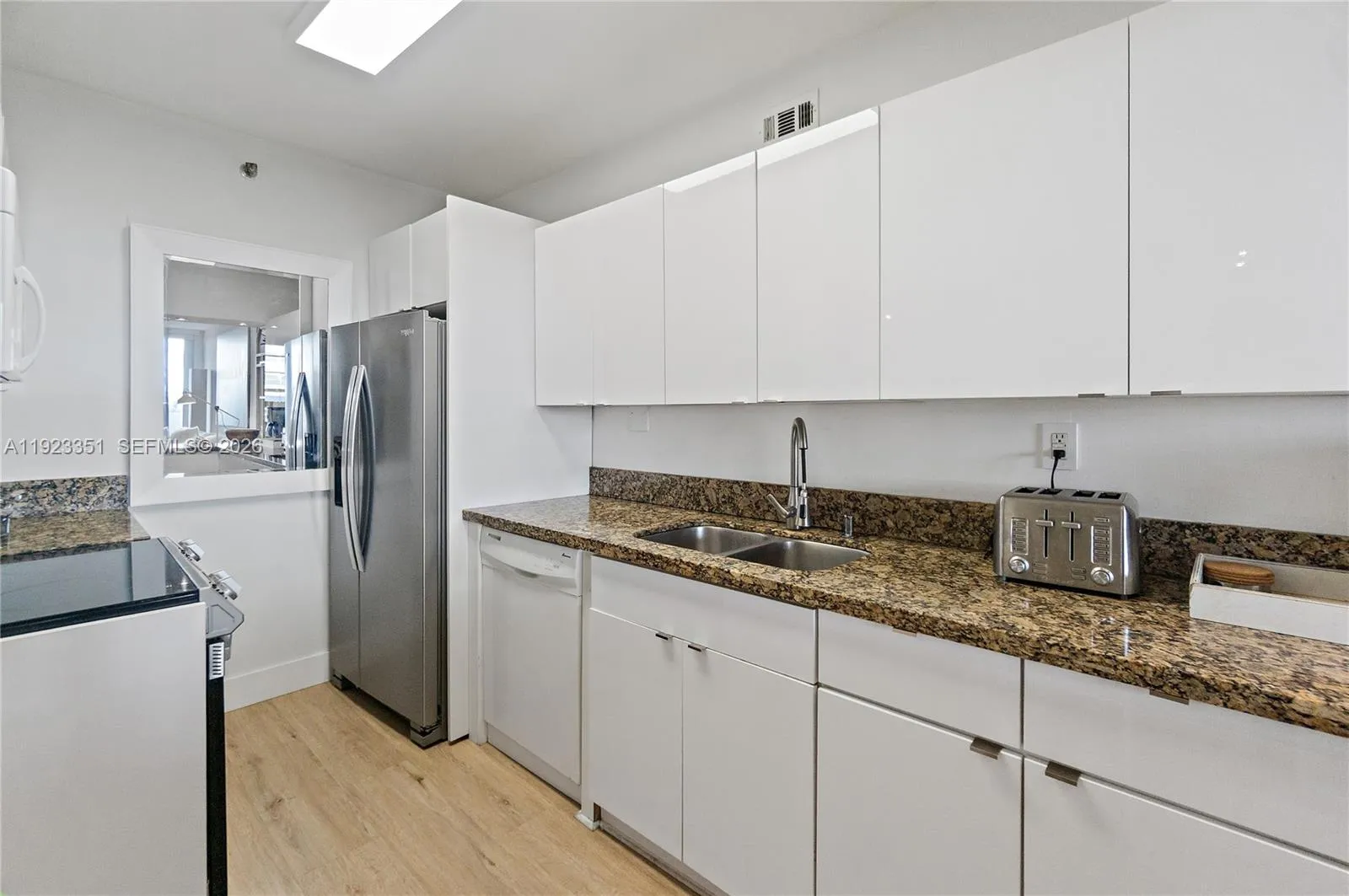100 Lincoln Rd 410, Miami Beach, Florida 33139, Miami Beach, Florida 33139, 1 Bedroom Bedrooms, ,1 BathroomBathrooms,Residential Lease,For Rent,100 Lincoln Rd 410, Miami Beach, Florida 33139,A11923351