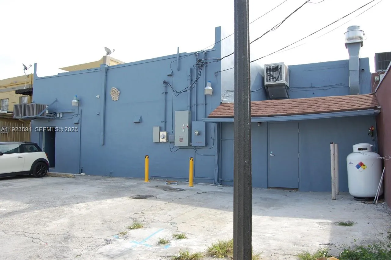 Rear Door for delivery\n