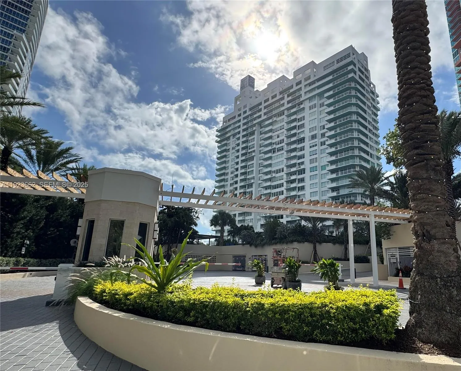 400 S Pointe Dr 1610, Miami Beach, Florida 33139, Miami Beach, Florida 33139, 3 Bedrooms Bedrooms, ,2 BathroomsBathrooms,Residential,For Sale,400 S Pointe Dr 1610, Miami Beach, Florida 33139,A11923662