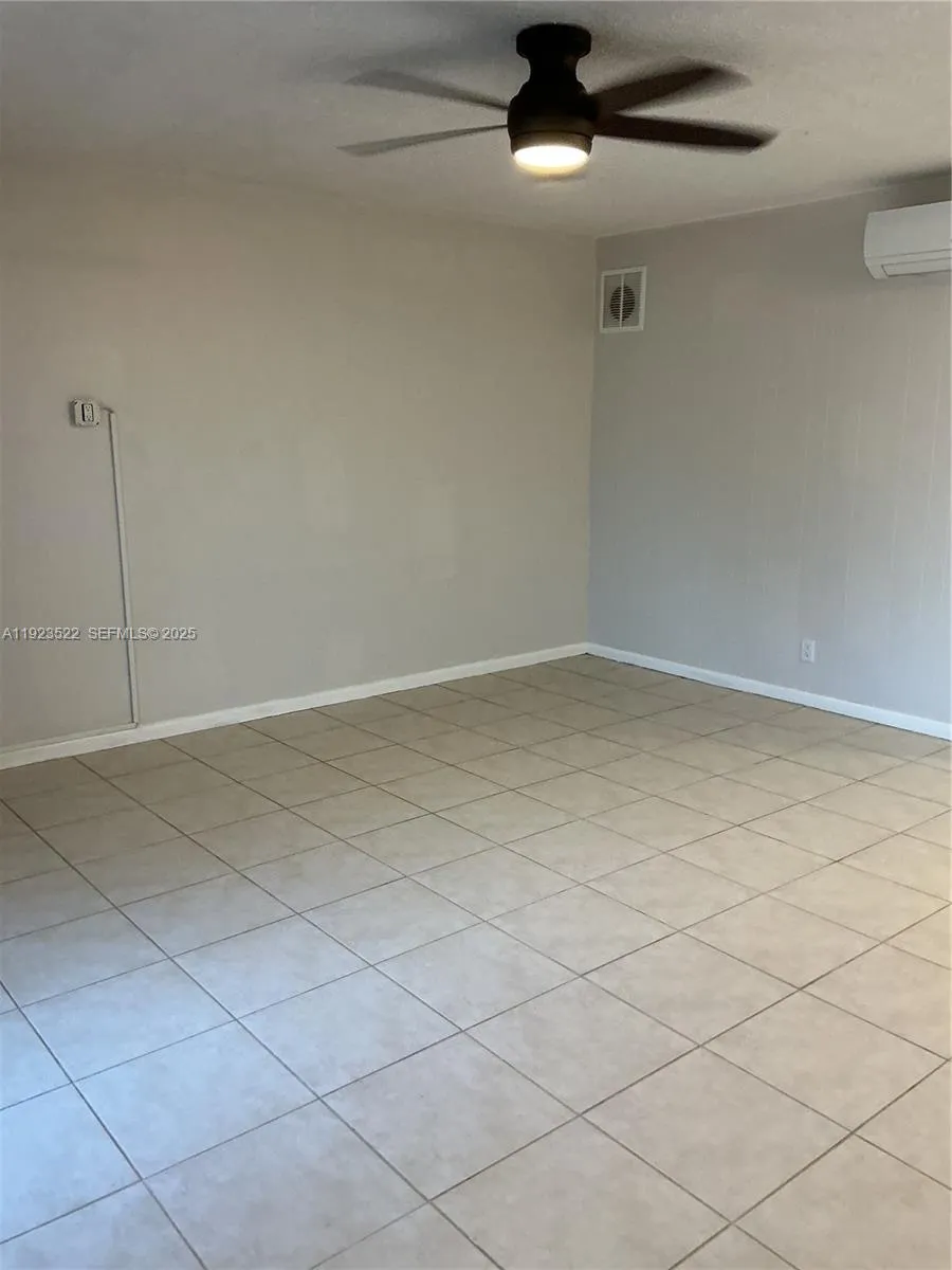 2716 Ne 30th Pl 103c, Fort Lauderdale, Florida 333, Fort Lauderdale, Florida 33306, 1 Bedroom Bedrooms, ,1 BathroomBathrooms,Residential,For Sale,2716 Ne 30th Pl 103c, Fort Lauderdale, Florida 333,A11923522