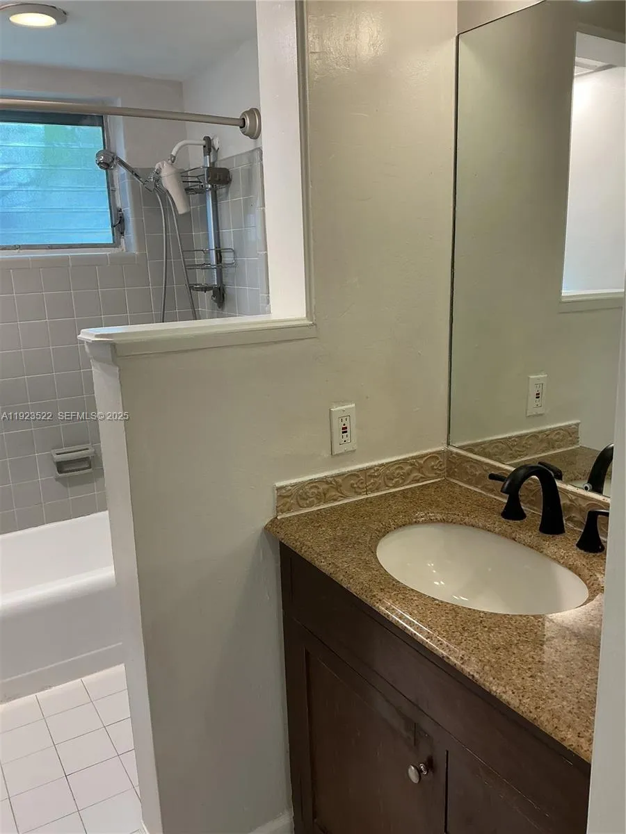 2716 Ne 30th Pl 103c, Fort Lauderdale, Florida 333, Fort Lauderdale, Florida 33306, 1 Bedroom Bedrooms, ,1 BathroomBathrooms,Residential,For Sale,2716 Ne 30th Pl 103c, Fort Lauderdale, Florida 333,A11923522