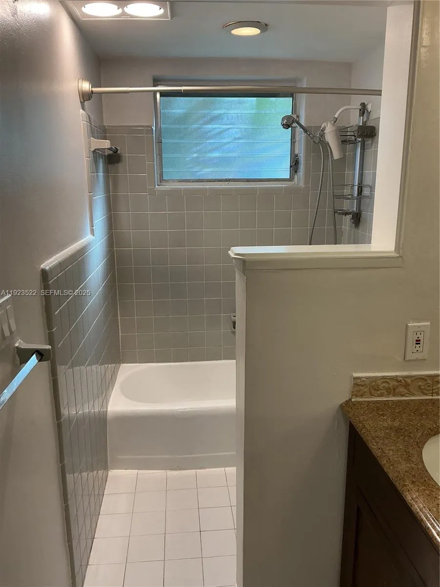 2716 Ne 30th Pl 103c, Fort Lauderdale, Florida 333, Fort Lauderdale, Florida 33306, 1 Bedroom Bedrooms, ,1 BathroomBathrooms,Residential,For Sale,2716 Ne 30th Pl 103c, Fort Lauderdale, Florida 333,A11923522
