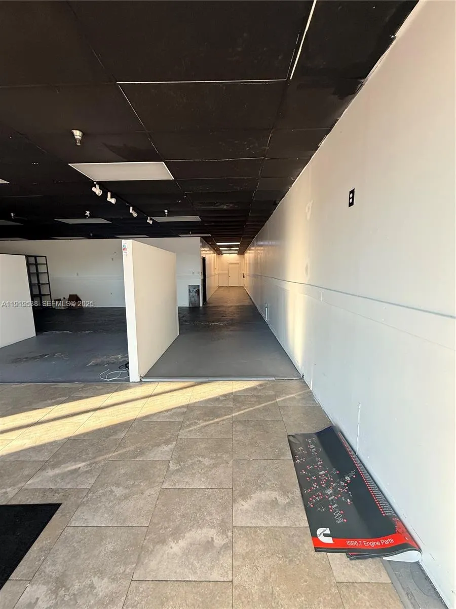 7685 Pines Blvd, Pembroke Pines, Florida 33024, Pembroke Pines, Florida 33024, ,Commercial Lease,For Rent,7685 Pines Blvd, Pembroke Pines, Florida 33024,A11919538