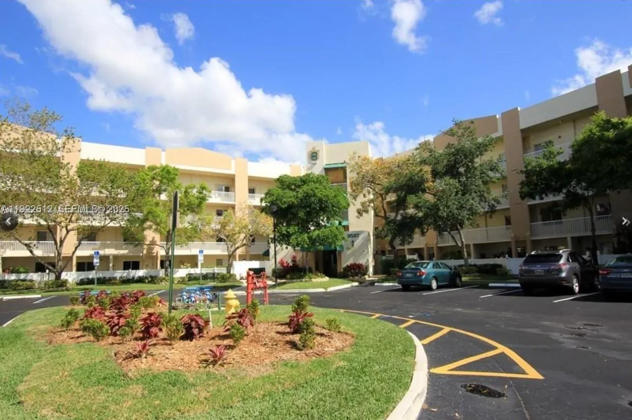 9587 Weldon Cir B203, Tamarac, Florida 33321, Tamarac, Florida 33321, 2 Bedrooms Bedrooms, ,2 BathroomsBathrooms,Residential,For Sale,9587 Weldon Cir B203, Tamarac, Florida 33321,A11922512