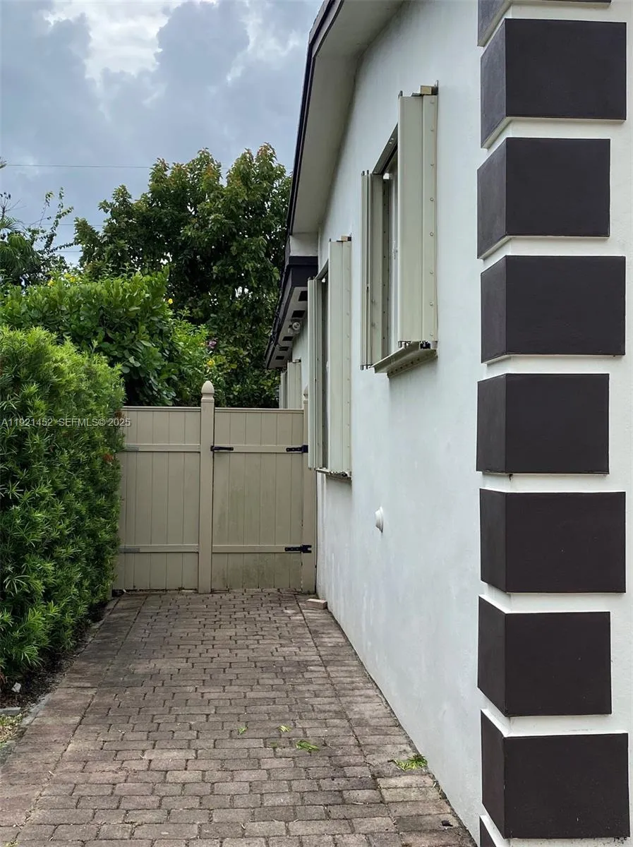 7880 Sw 14th Ter, Miami, Florida 33144, Miami, Florida 33144, 4 Bedrooms Bedrooms, ,3 BathroomsBathrooms,Residential,For Sale,7880 Sw 14th Ter, Miami, Florida 33144,A11921452