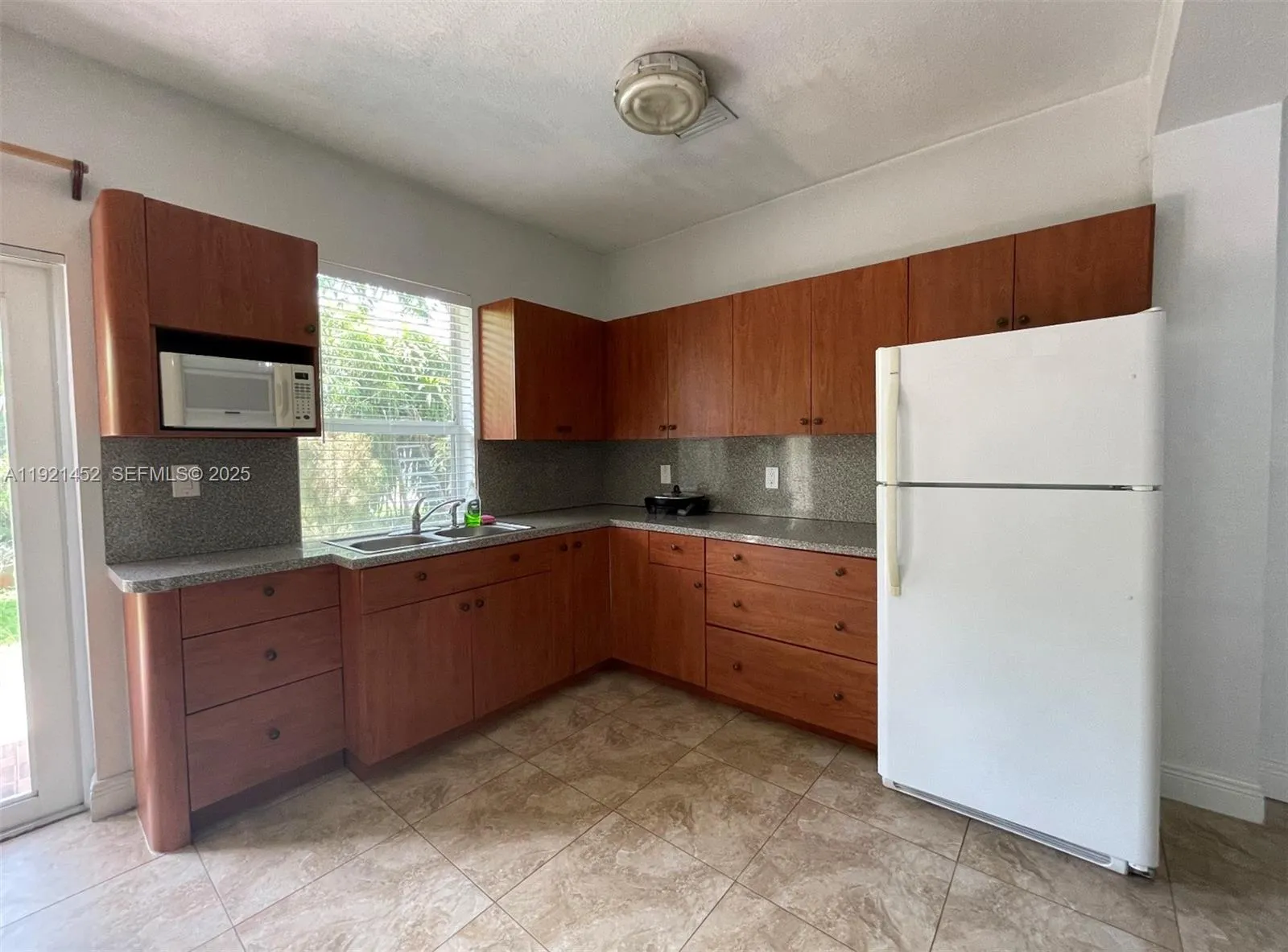 7880 Sw 14th Ter, Miami, Florida 33144, Miami, Florida 33144, 4 Bedrooms Bedrooms, ,3 BathroomsBathrooms,Residential,For Sale,7880 Sw 14th Ter, Miami, Florida 33144,A11921452