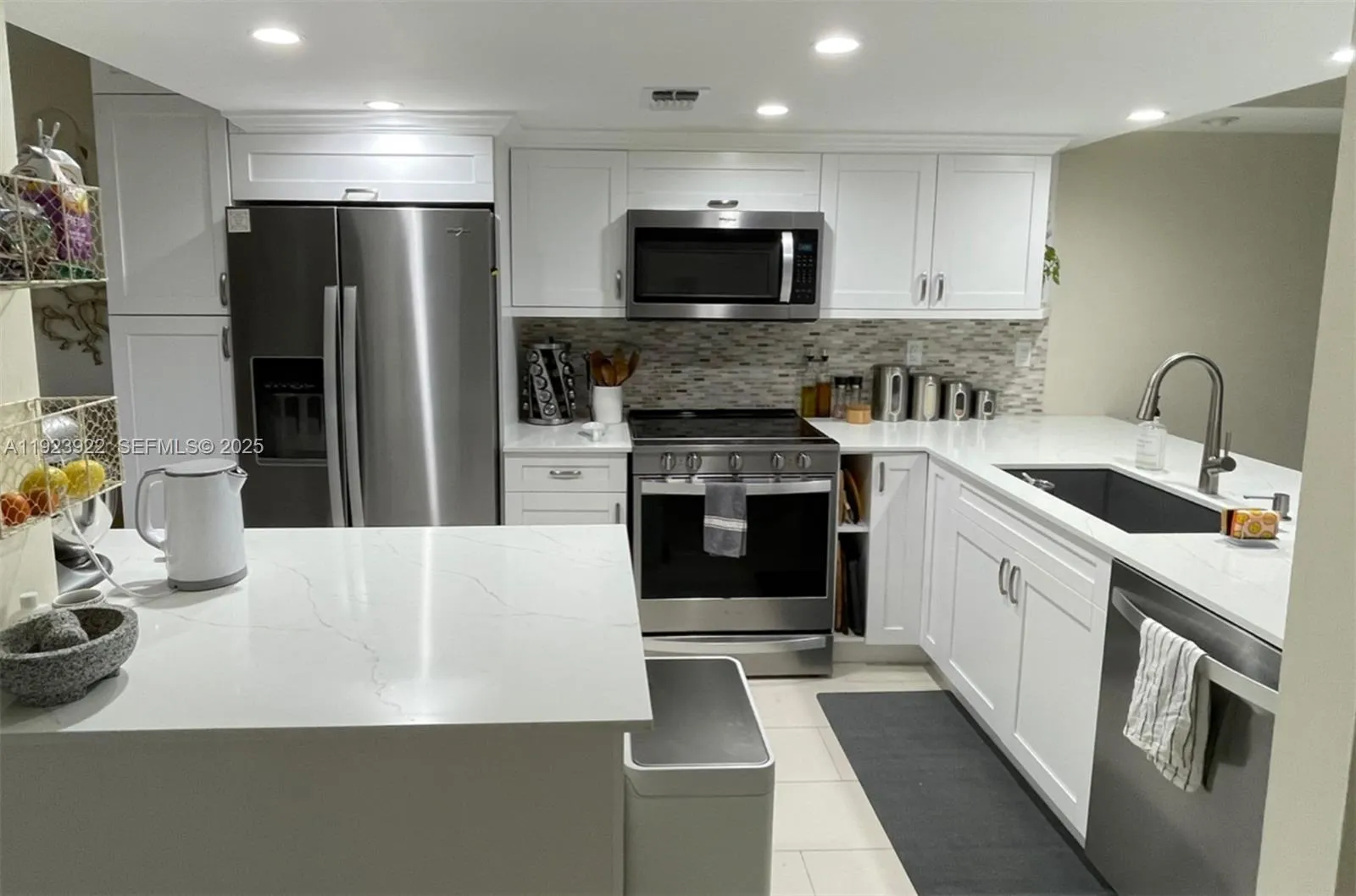 5555 N Ocean Blvd 28, Lauderdale By The Sea, Flori, Lauderdale By The Sea, Florida 33308, 2 Bedrooms Bedrooms, ,2 BathroomsBathrooms,Residential Lease,For Rent,5555 N Ocean Blvd 28, Lauderdale By The Sea, Flori,A11923922