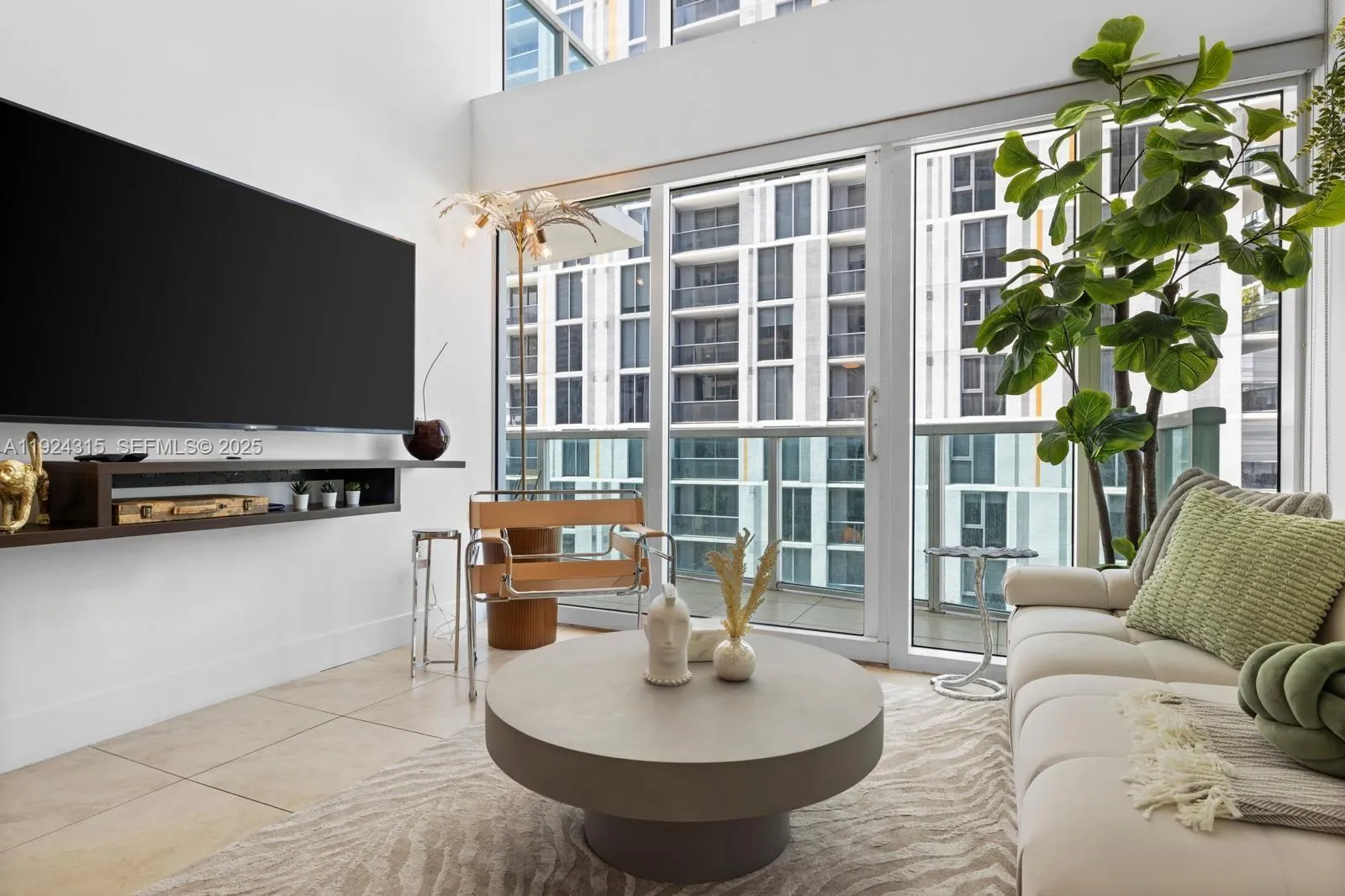 41 Se 5th St 510, Miami, Florida 33131, Miami, Florida 33131, 2 Bedrooms Bedrooms, ,2 BathroomsBathrooms,Residential Lease,For Rent,41 Se 5th St 510, Miami, Florida 33131,A11924315