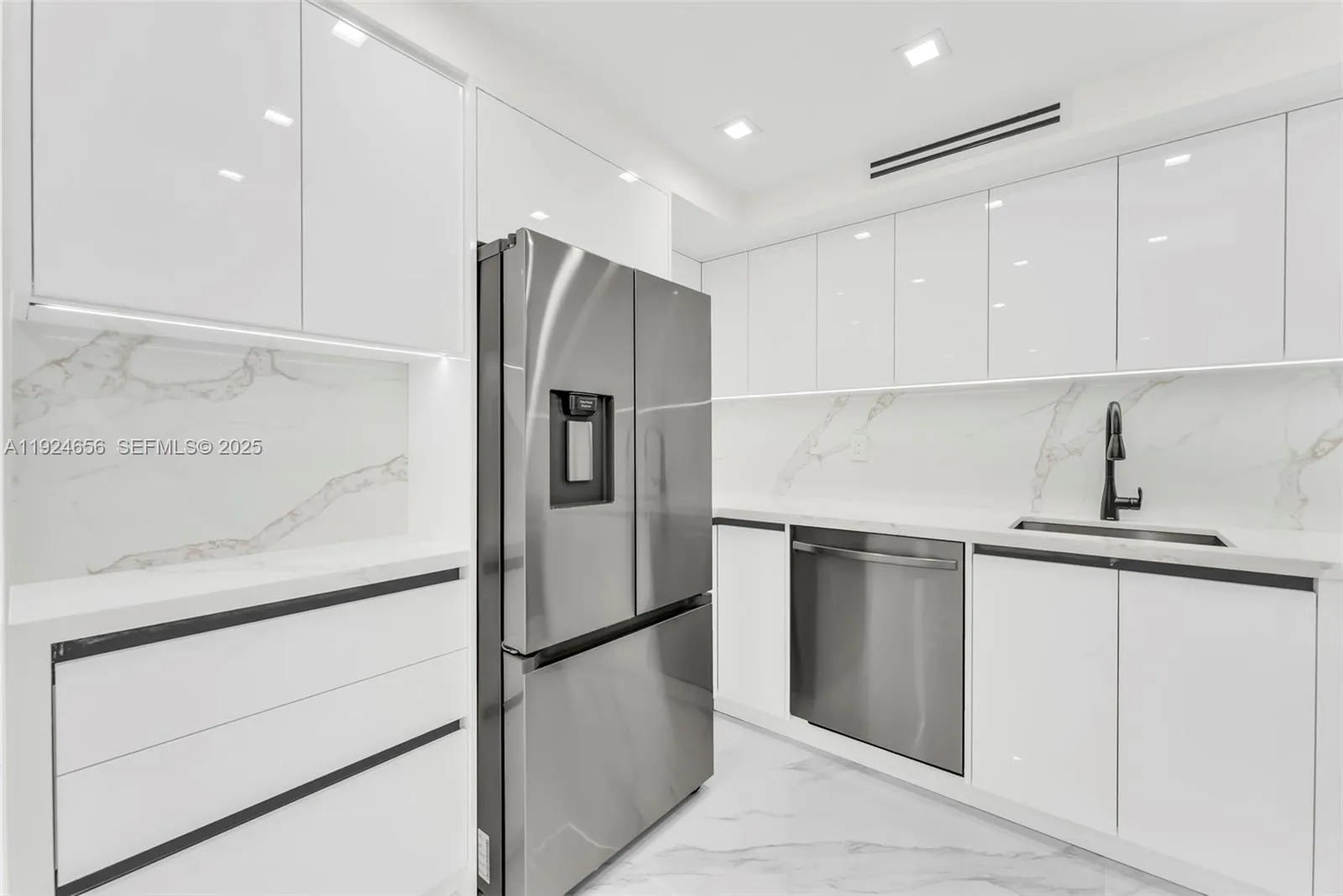 251 174th St 1414, Sunny Isles Beach, Florida 3316, Sunny Isles Beach, Florida 33160, 2 Bedrooms Bedrooms, ,2 BathroomsBathrooms,Residential,For Sale,251 174th St 1414, Sunny Isles Beach, Florida 3316,A11924656