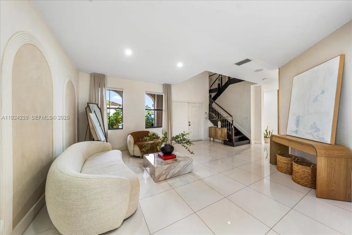 984 Nw 104th Ave, Miami, Florida 33172, Miami, Florida 33172, 5 Bedrooms Bedrooms, ,4 BathroomsBathrooms,Residential,For Sale,984 Nw 104th Ave, Miami, Florida 33172,A11924239