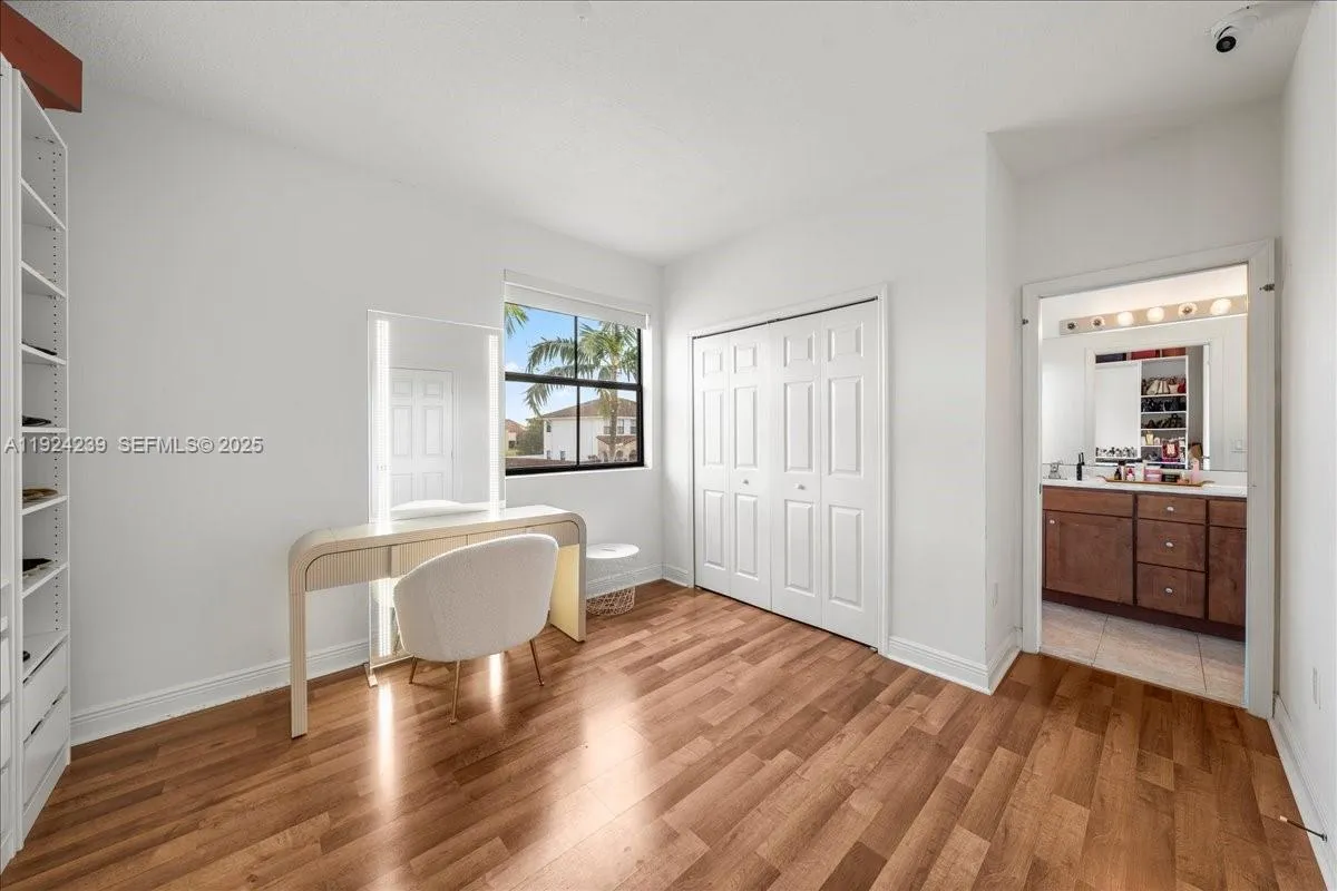 984 Nw 104th Ave, Miami, Florida 33172, Miami, Florida 33172, 5 Bedrooms Bedrooms, ,4 BathroomsBathrooms,Residential,For Sale,984 Nw 104th Ave, Miami, Florida 33172,A11924239