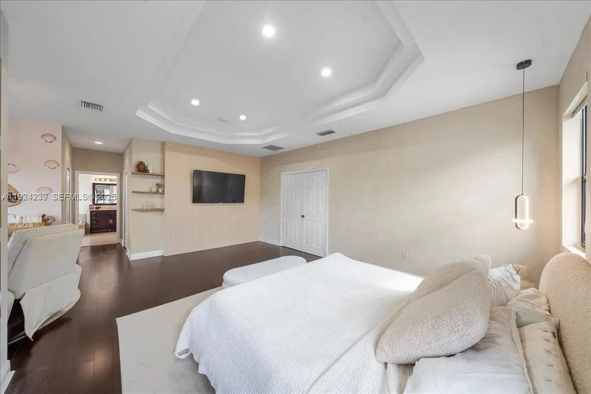 984 Nw 104th Ave, Miami, Florida 33172, Miami, Florida 33172, 5 Bedrooms Bedrooms, ,4 BathroomsBathrooms,Residential,For Sale,984 Nw 104th Ave, Miami, Florida 33172,A11924239