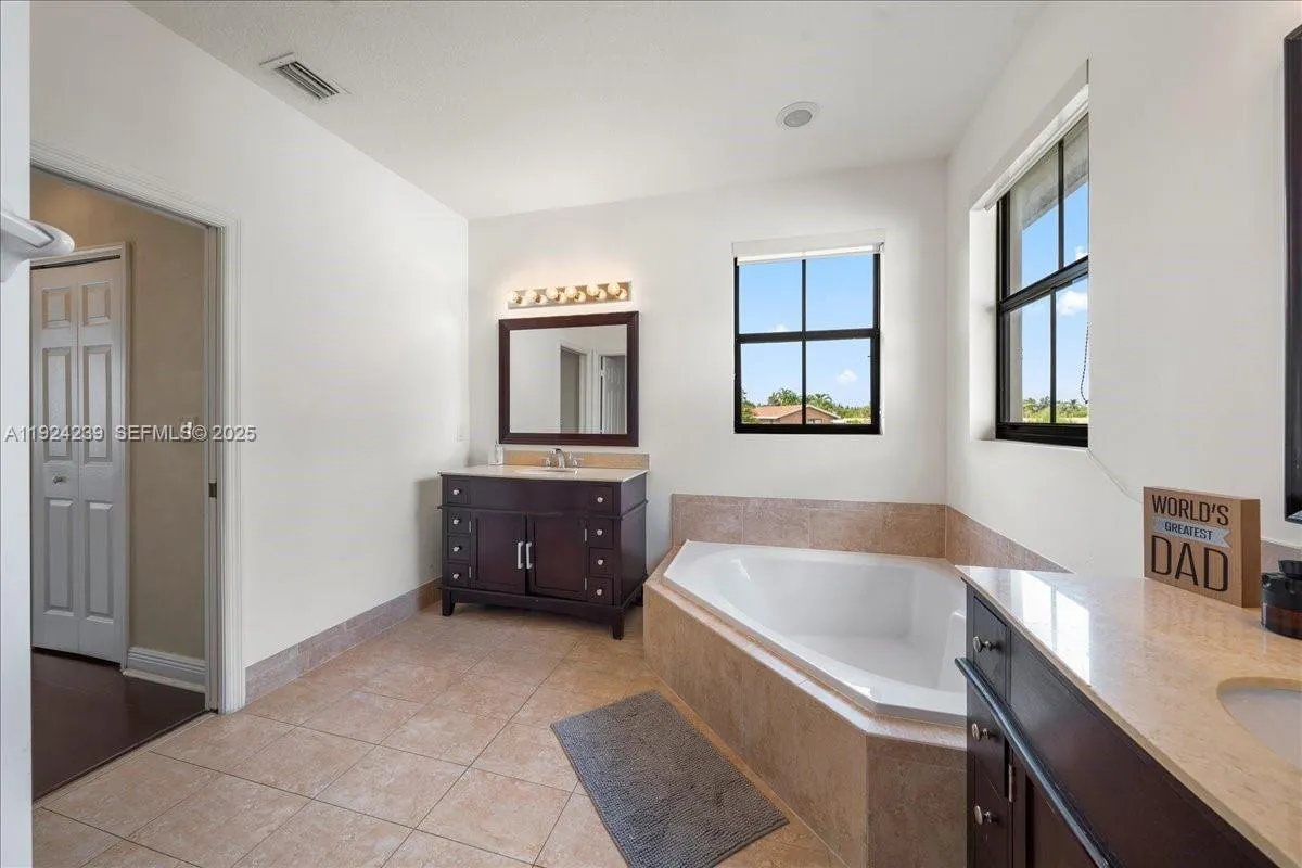 984 Nw 104th Ave, Miami, Florida 33172, Miami, Florida 33172, 5 Bedrooms Bedrooms, ,4 BathroomsBathrooms,Residential,For Sale,984 Nw 104th Ave, Miami, Florida 33172,A11924239