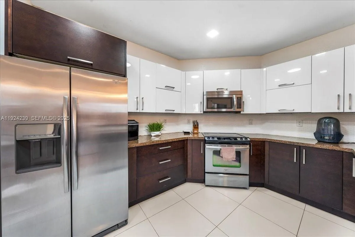 984 Nw 104th Ave, Miami, Florida 33172, Miami, Florida 33172, 5 Bedrooms Bedrooms, ,4 BathroomsBathrooms,Residential,For Sale,984 Nw 104th Ave, Miami, Florida 33172,A11924239