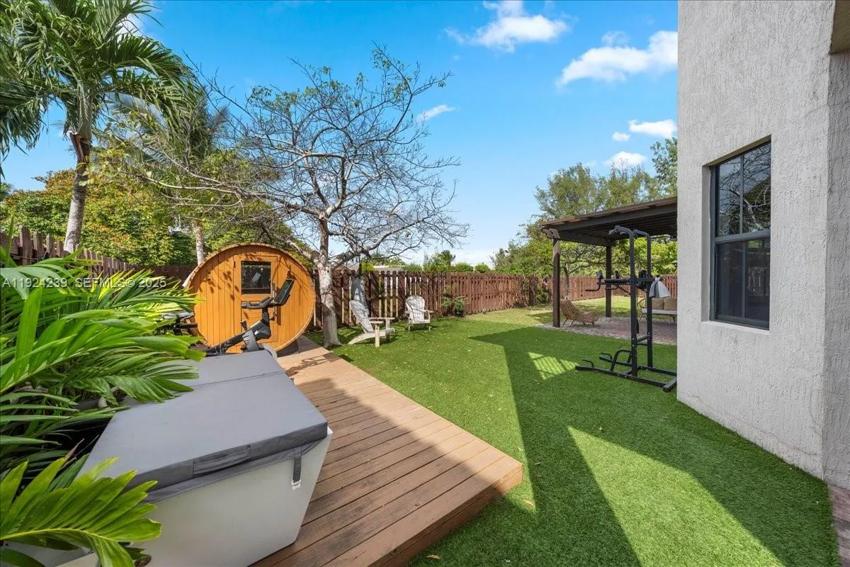 984 Nw 104th Ave, Miami, Florida 33172, Miami, Florida 33172, 5 Bedrooms Bedrooms, ,4 BathroomsBathrooms,Residential,For Sale,984 Nw 104th Ave, Miami, Florida 33172,A11924239