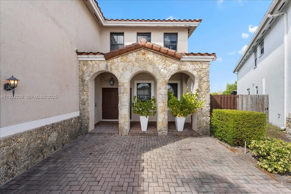 984 Nw 104th Ave, Miami, Florida 33172, Miami, Florida 33172, 5 Bedrooms Bedrooms, ,4 BathroomsBathrooms,Residential,For Sale,984 Nw 104th Ave, Miami, Florida 33172,A11924239