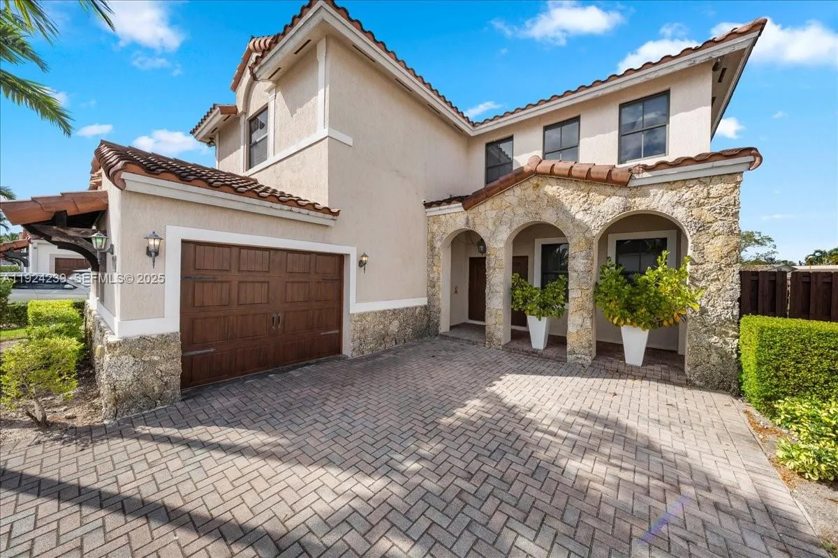 984 Nw 104th Ave, Miami, Florida 33172, Miami, Florida 33172, 5 Bedrooms Bedrooms, ,4 BathroomsBathrooms,Residential,For Sale,984 Nw 104th Ave, Miami, Florida 33172,A11924239