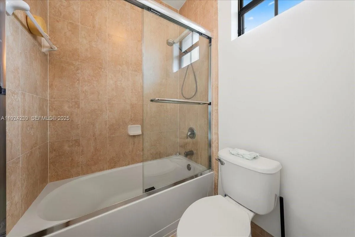 984 Nw 104th Ave, Miami, Florida 33172, Miami, Florida 33172, 5 Bedrooms Bedrooms, ,4 BathroomsBathrooms,Residential,For Sale,984 Nw 104th Ave, Miami, Florida 33172,A11924239