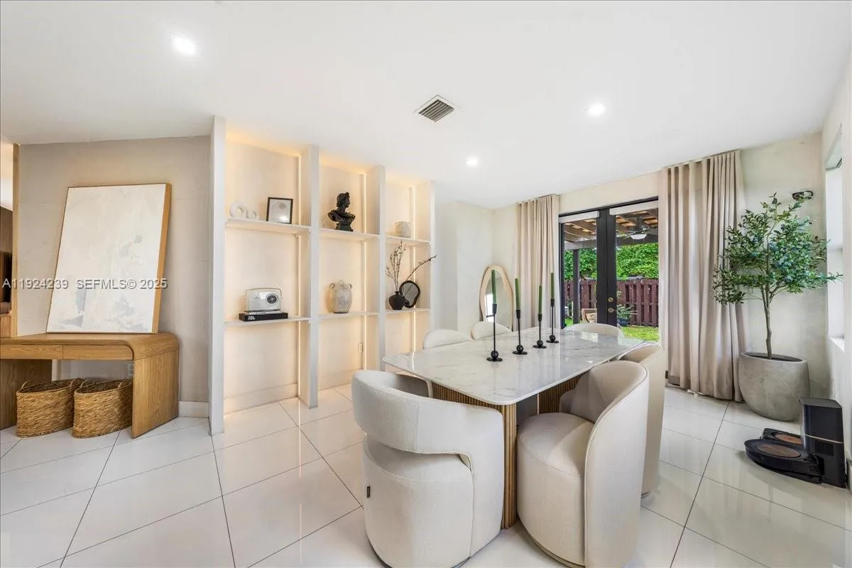 984 Nw 104th Ave, Miami, Florida 33172, Miami, Florida 33172, 5 Bedrooms Bedrooms, ,4 BathroomsBathrooms,Residential,For Sale,984 Nw 104th Ave, Miami, Florida 33172,A11924239