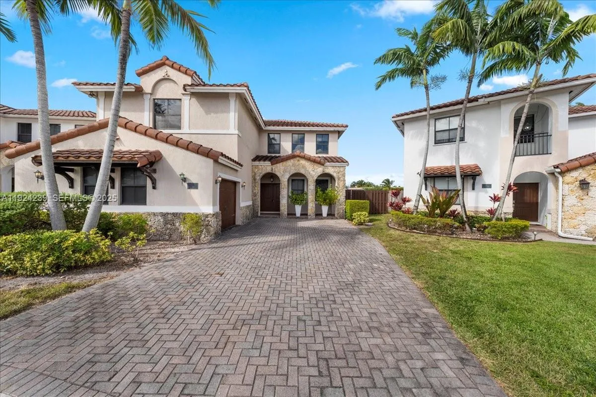 984 Nw 104th Ave, Miami, Florida 33172, Miami, Florida 33172, 5 Bedrooms Bedrooms, ,4 BathroomsBathrooms,Residential,For Sale,984 Nw 104th Ave, Miami, Florida 33172,A11924239