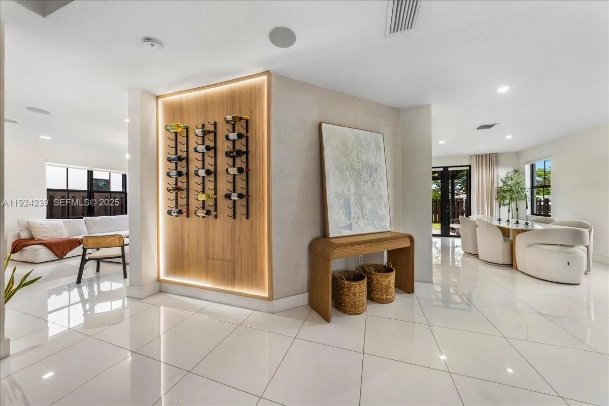 984 Nw 104th Ave, Miami, Florida 33172, Miami, Florida 33172, 5 Bedrooms Bedrooms, ,4 BathroomsBathrooms,Residential,For Sale,984 Nw 104th Ave, Miami, Florida 33172,A11924239