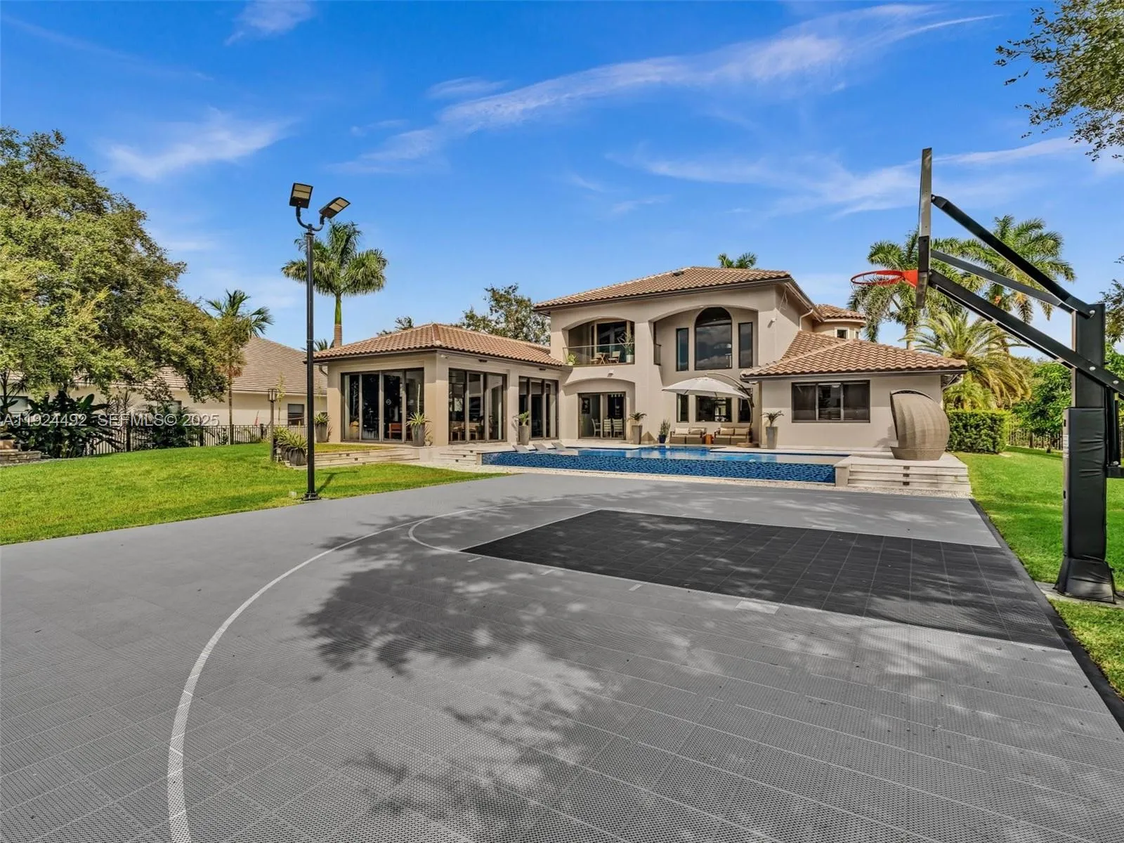 1/2 basketball court