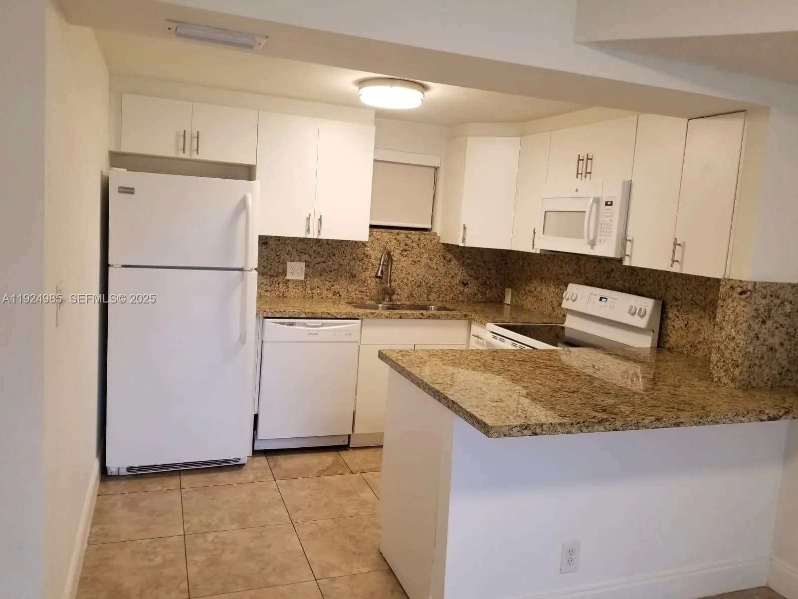 8290 Lake Dr 220, Doral, Florida 33166, Doral, Florida 33166, 1 Bedroom Bedrooms, ,1 BathroomBathrooms,Residential Lease,For Rent,8290 Lake Dr 220, Doral, Florida 33166,A11924985