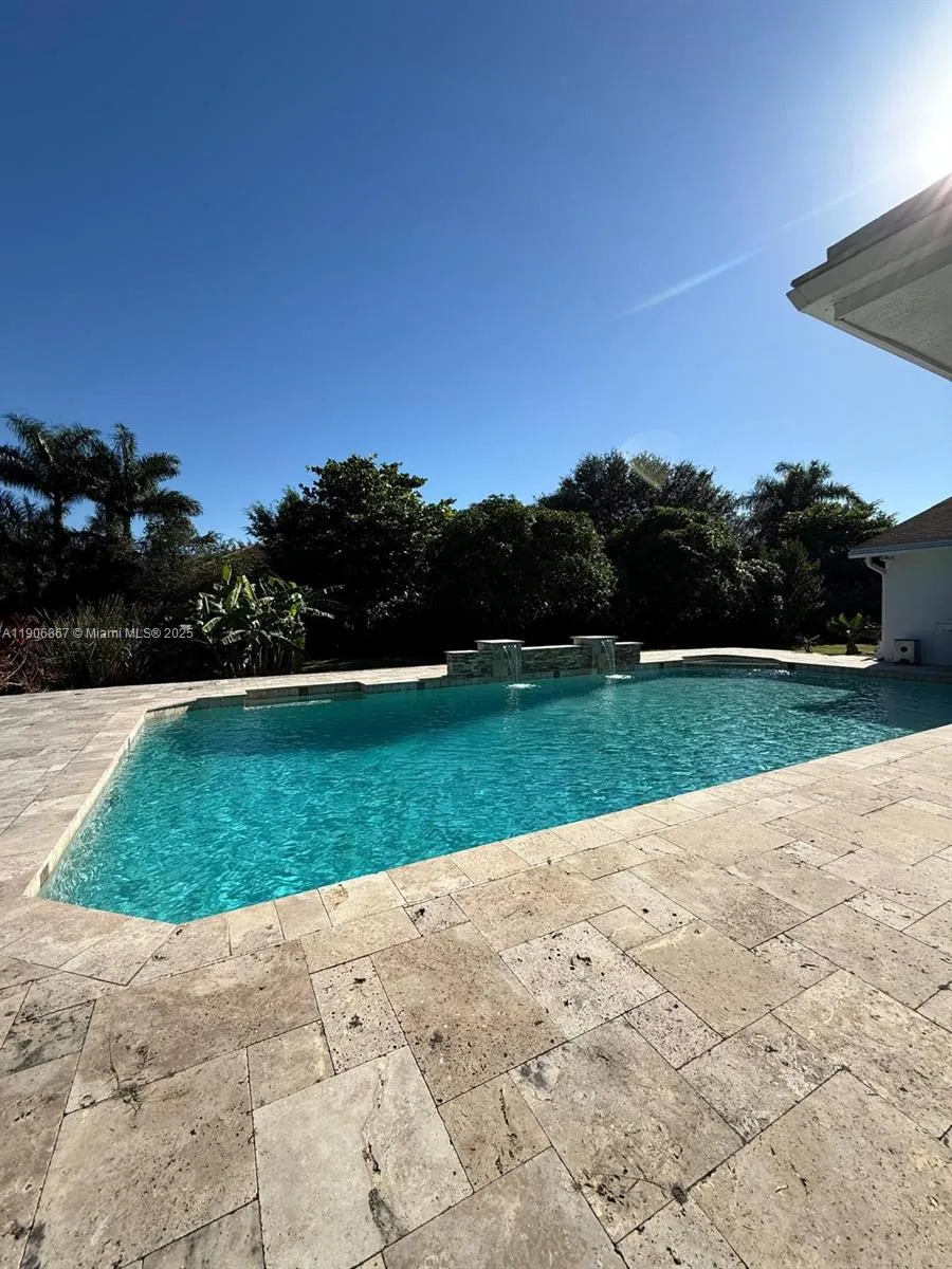 Left side Pool view\n