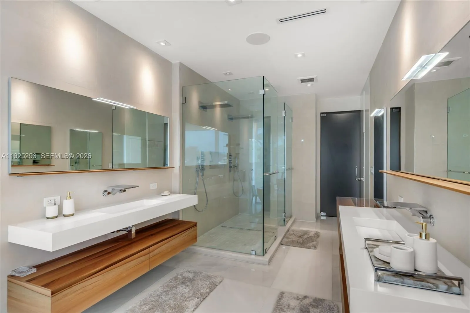 420 Island Dr, Key Biscayne, Florida 33149, Key Biscayne, Florida 33149, 6 Bedrooms Bedrooms, ,6 BathroomsBathrooms,Residential Lease,For Rent,420 Island Dr, Key Biscayne, Florida 33149,A11925253
